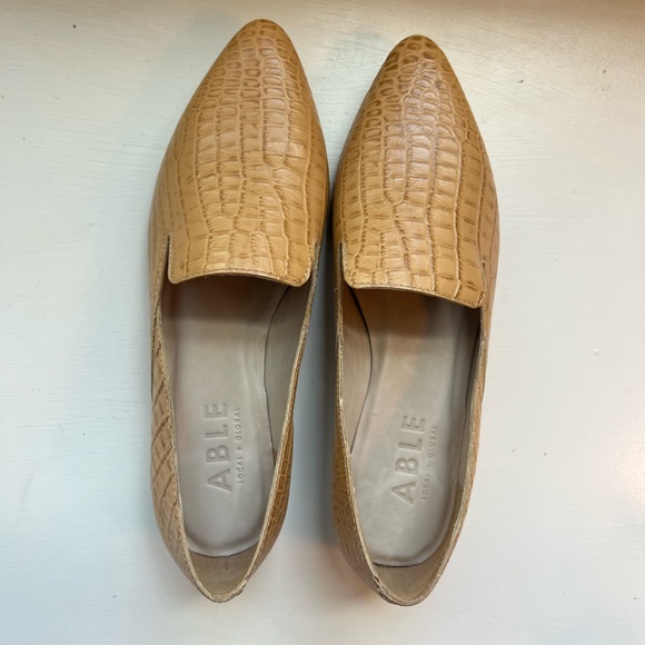 Able Local + Global Lizbeth Crocodile Print Leather Loafers 6.5 - worn once! - Picture 3 of 10
